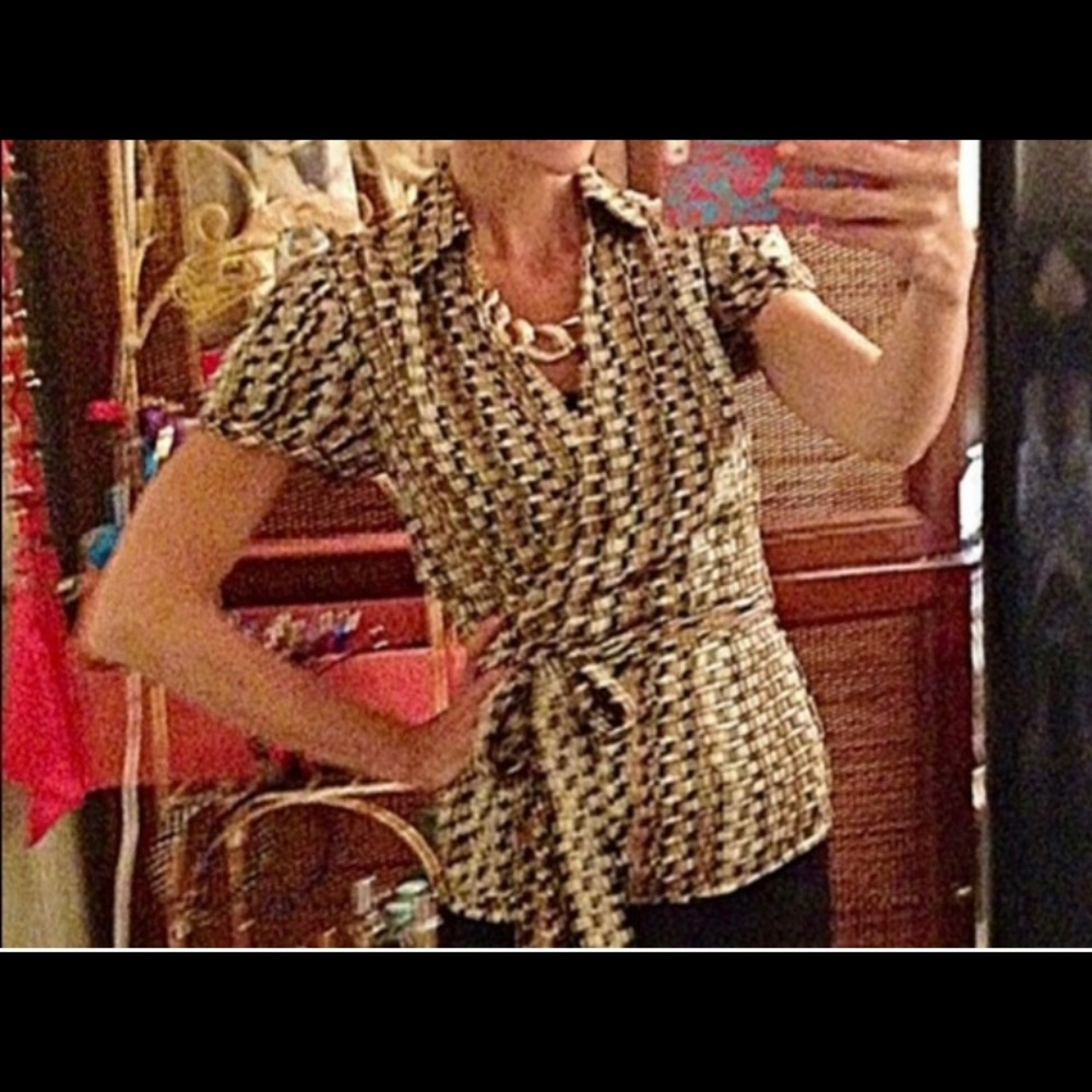 Gorgeous wrap top. EUC.